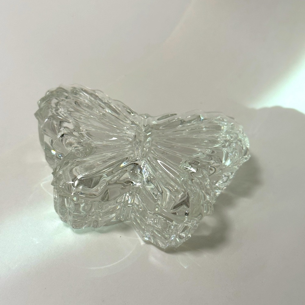 Butterfly bowl made of solid glass, jewelry box, confectionery box, decorative